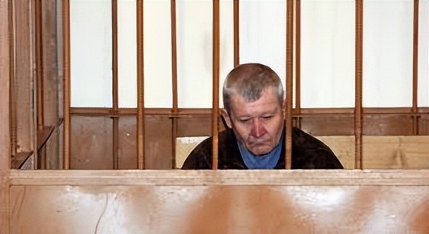 Ukrainian teenage girl fell in love with pedophile murderer, gave him a baby and wanted to help him be released