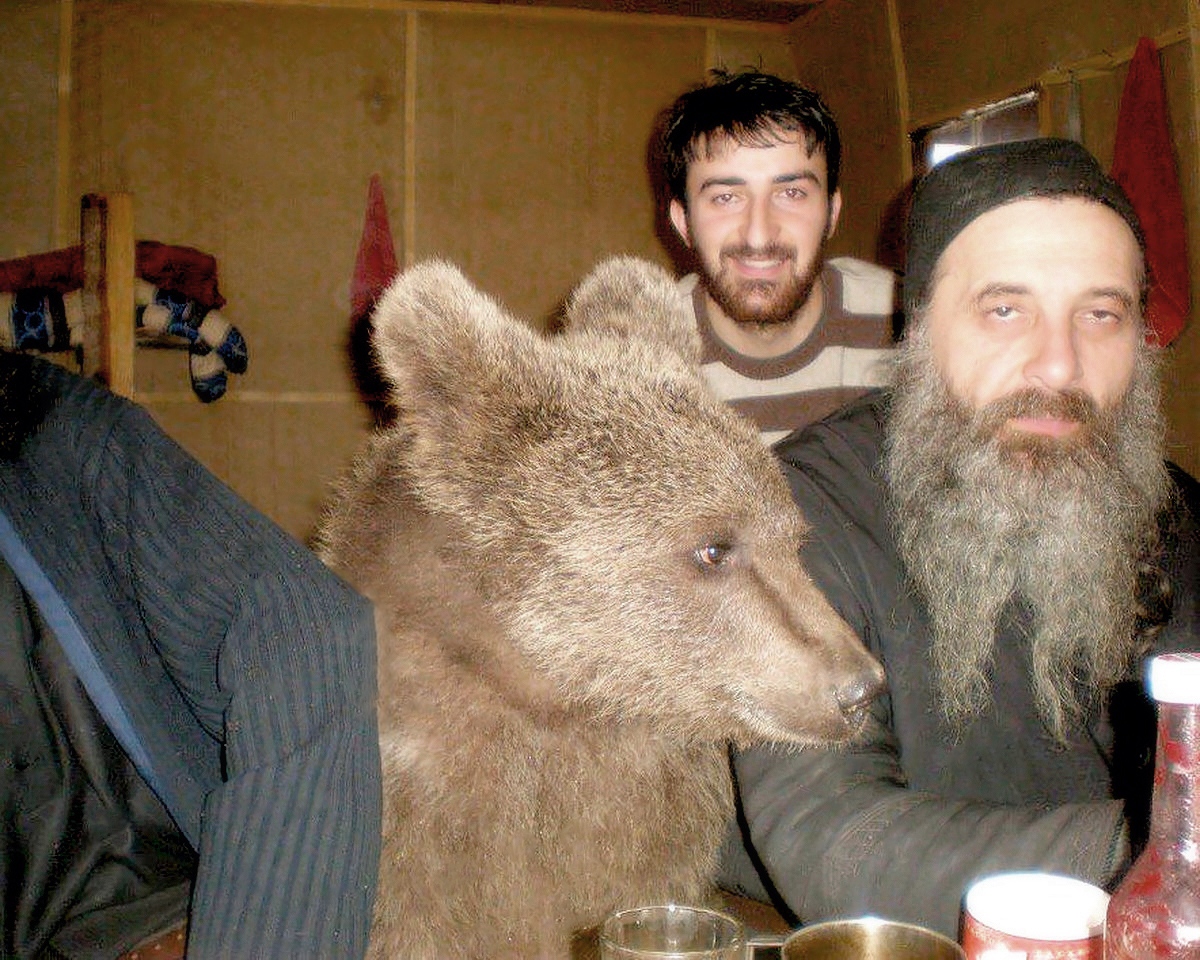 00-bear-and-monk-russia-30-11-13.jpg
