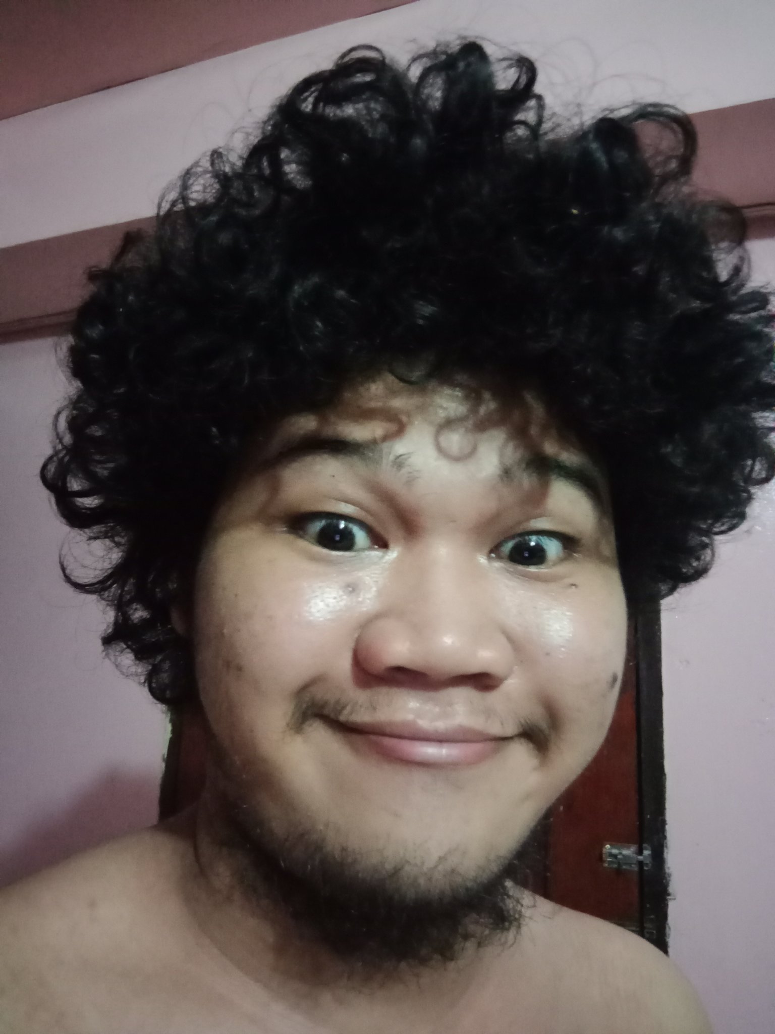 BEYTCHES✨ on X: Look at dat curly/messy hair wid dat big-fat-ugly-oily  face sksksskskkk https://t.co/nlxheAZZOP / X