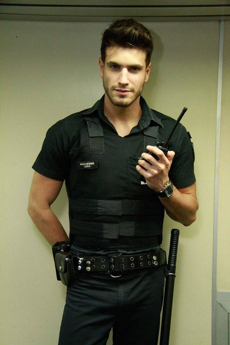 557b4623d85e16f349879cffe056dd09--hot-cops-security-guard.jpg