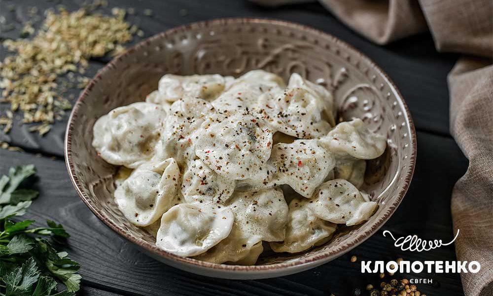 pelmeni-s-kyricei_siteweb-1000x600.jpg