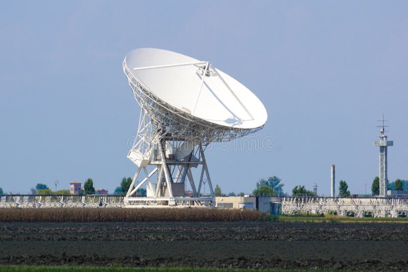 giant-radio-telescopes-search-extraterrestrial-life-136811921.jpg