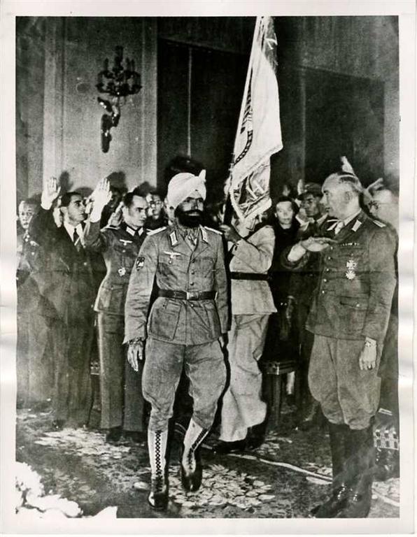 A_Sikh_Soldier_of_the_Azad_Hind_Fauj_at_a_function_in_Berlin.jpg