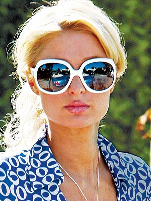 Paris+Hilton+in+sunglasses+1.jpg
