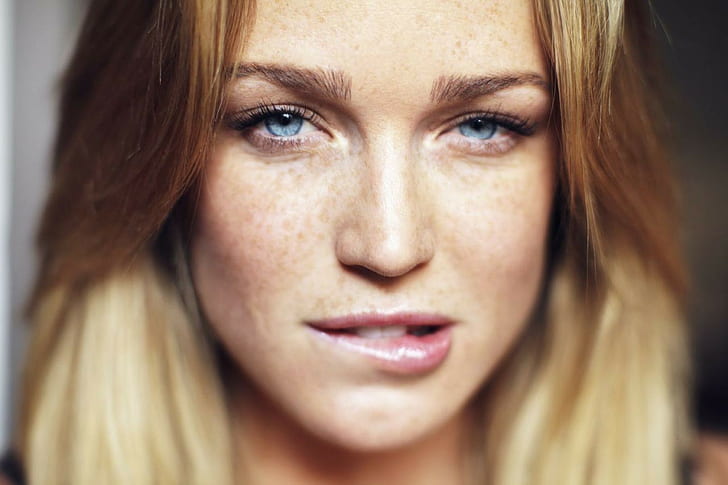 women-freckles-dirty-blonde-blue-eyes-biting-lip-looking-at-viewer-caity-lotz-wallpaper-preview.jpg