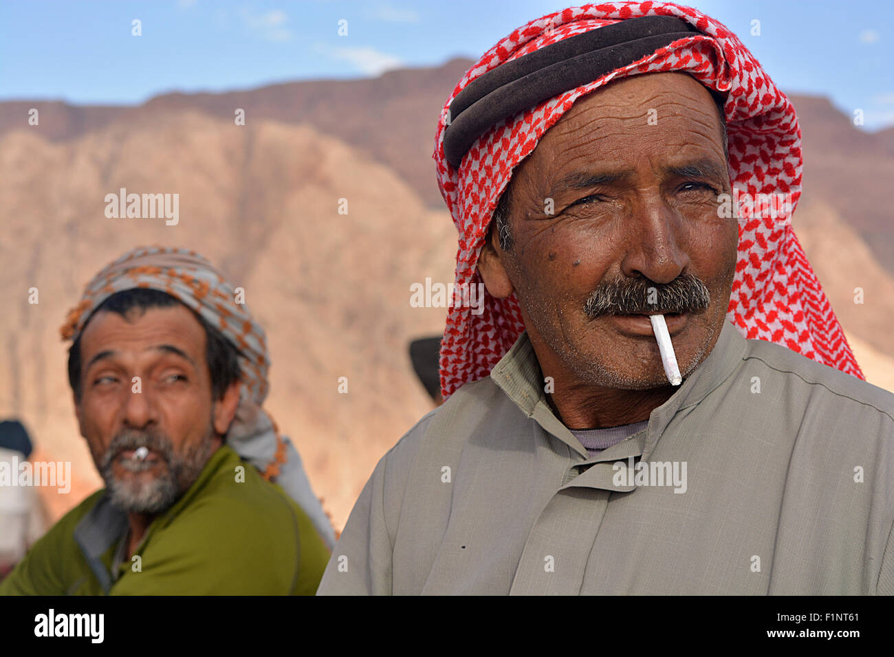 jordan-traditional-bedouin-arab-men-F1NT61.jpg