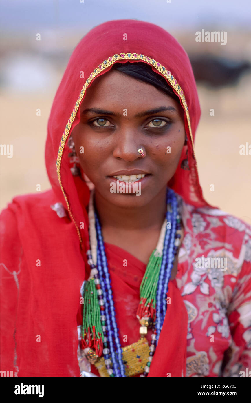young-indian-woman-portrait-wearing-traditional-sari-jewelry-and-a-red-veil-thar-desert-northern-india-RGC703.jpg