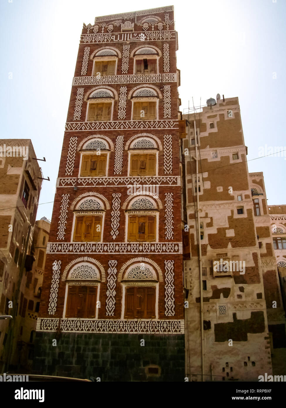 city-of-sanaa-streets-and-buildings-of-the-city-in-yemen-sights-and-architecture-of-the-middle-east-RRPBXF.jpg
