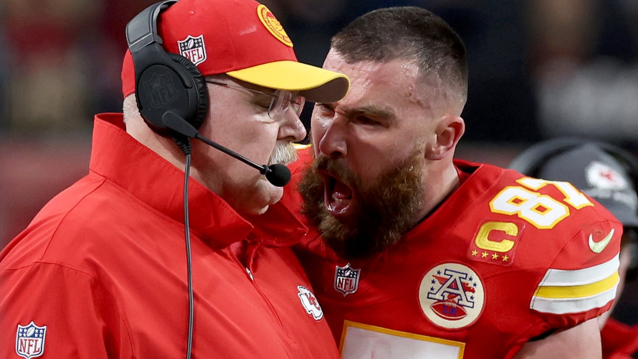 Travis Kelce caught yelling at his coach, instantly becomes a meme |  Mashable