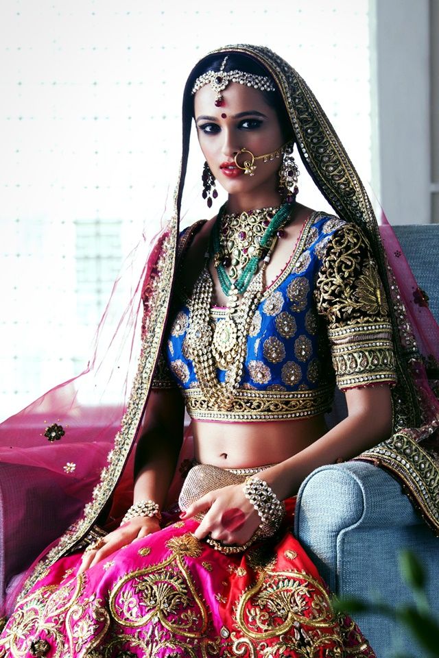 8e170c7df442709bf48076fad8ee6651--indian-wedding-clothes-indian-clothes.jpg