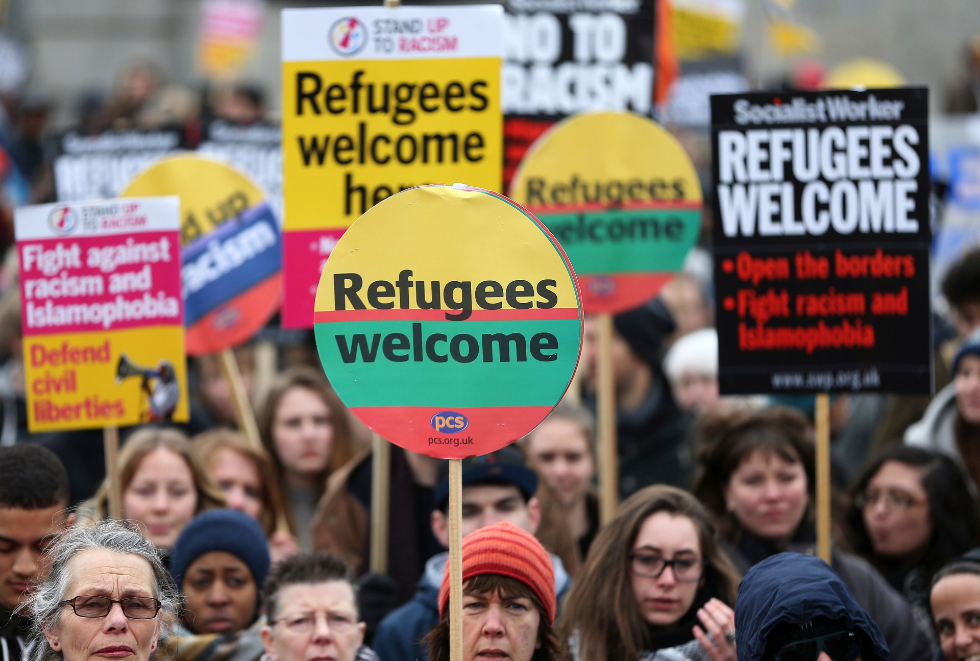 refugees_welcome_demonstrators001.jpg