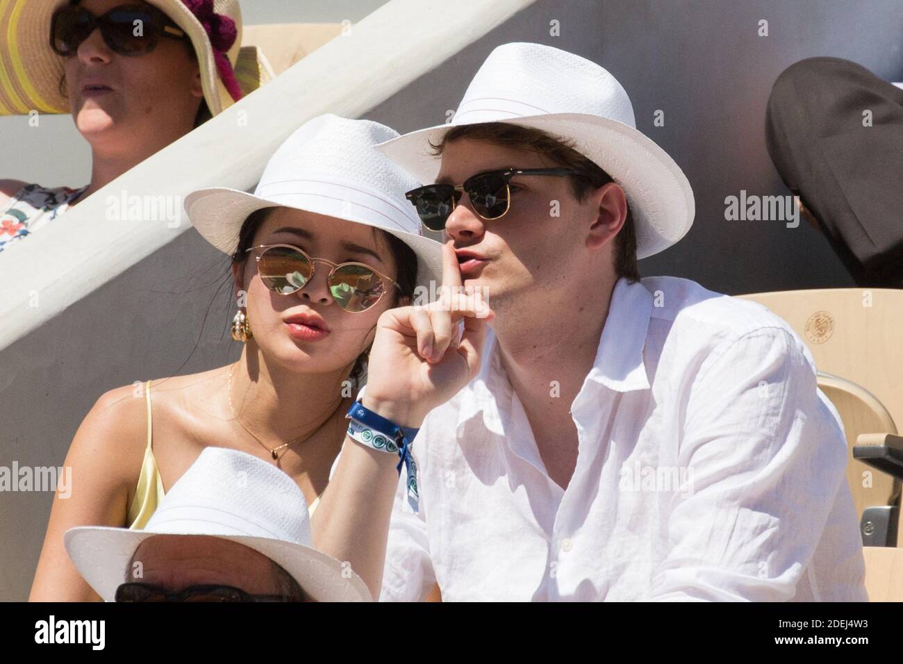 Yannick agnel and his girlfriend su park in stands during french tennis open at roland garros 