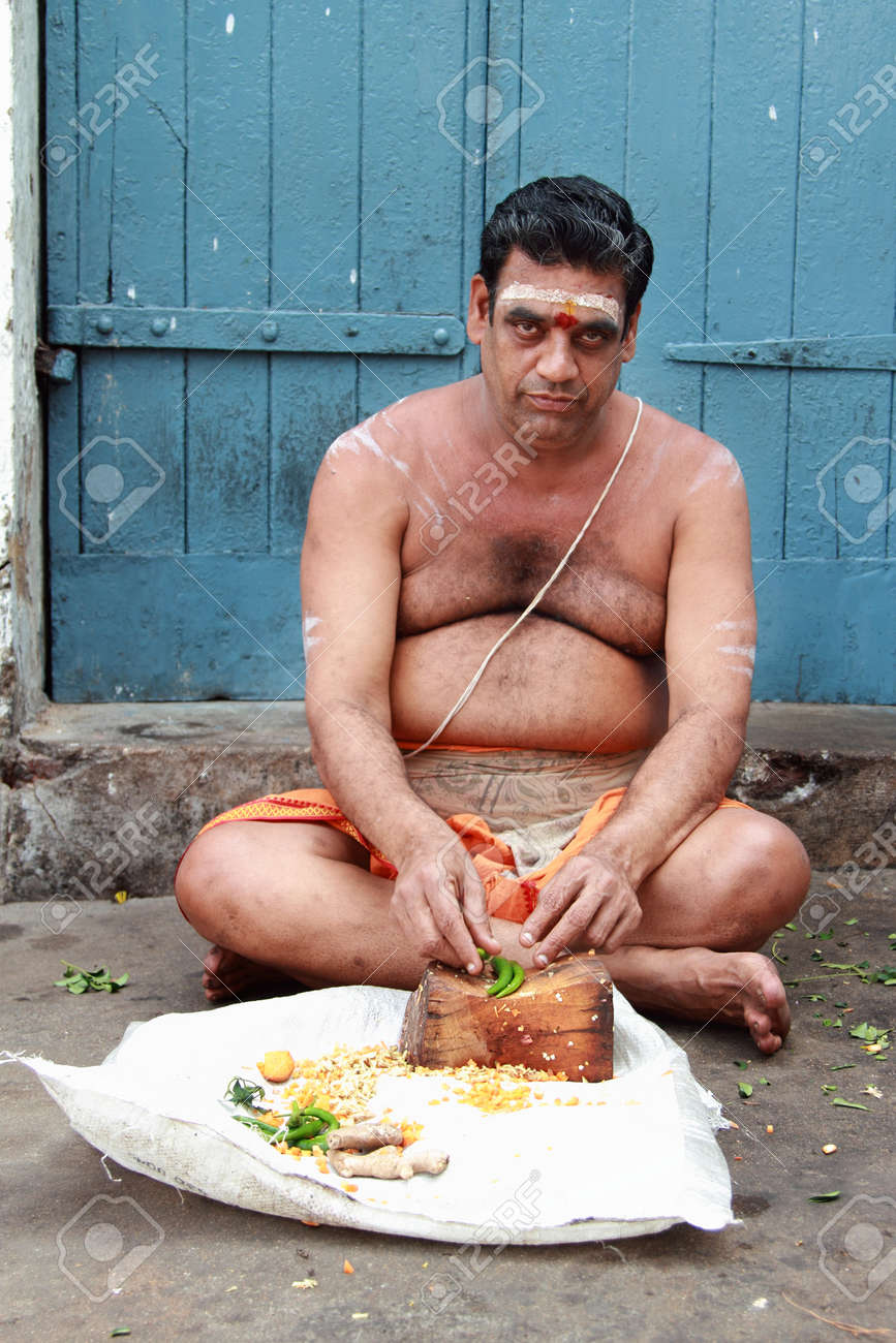 43187652-chennai-india-feb-09-2012-an-unidentified-brahmin-priest-sits-outside-the-kapaleeshawar-temple-in-ch.jpg