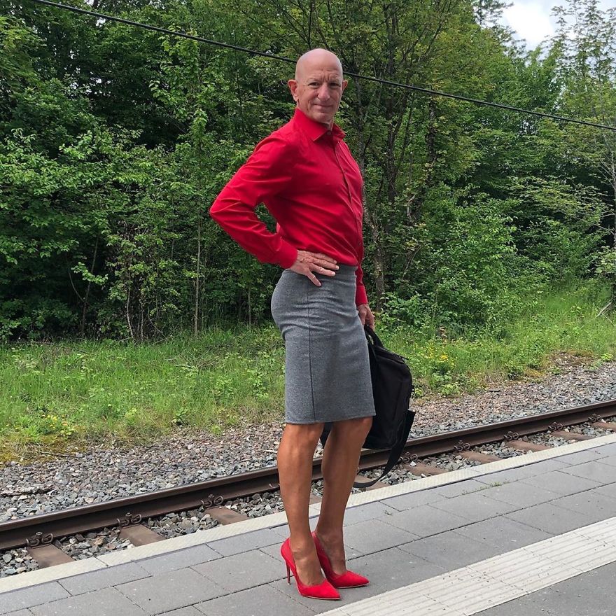 This-man-in-a-skirt-and-heels-is-breaking-taboos-questioning-standards-and-reinforcing-that-clothes-have-no-gender-5f87ee8489a71__880.jpg