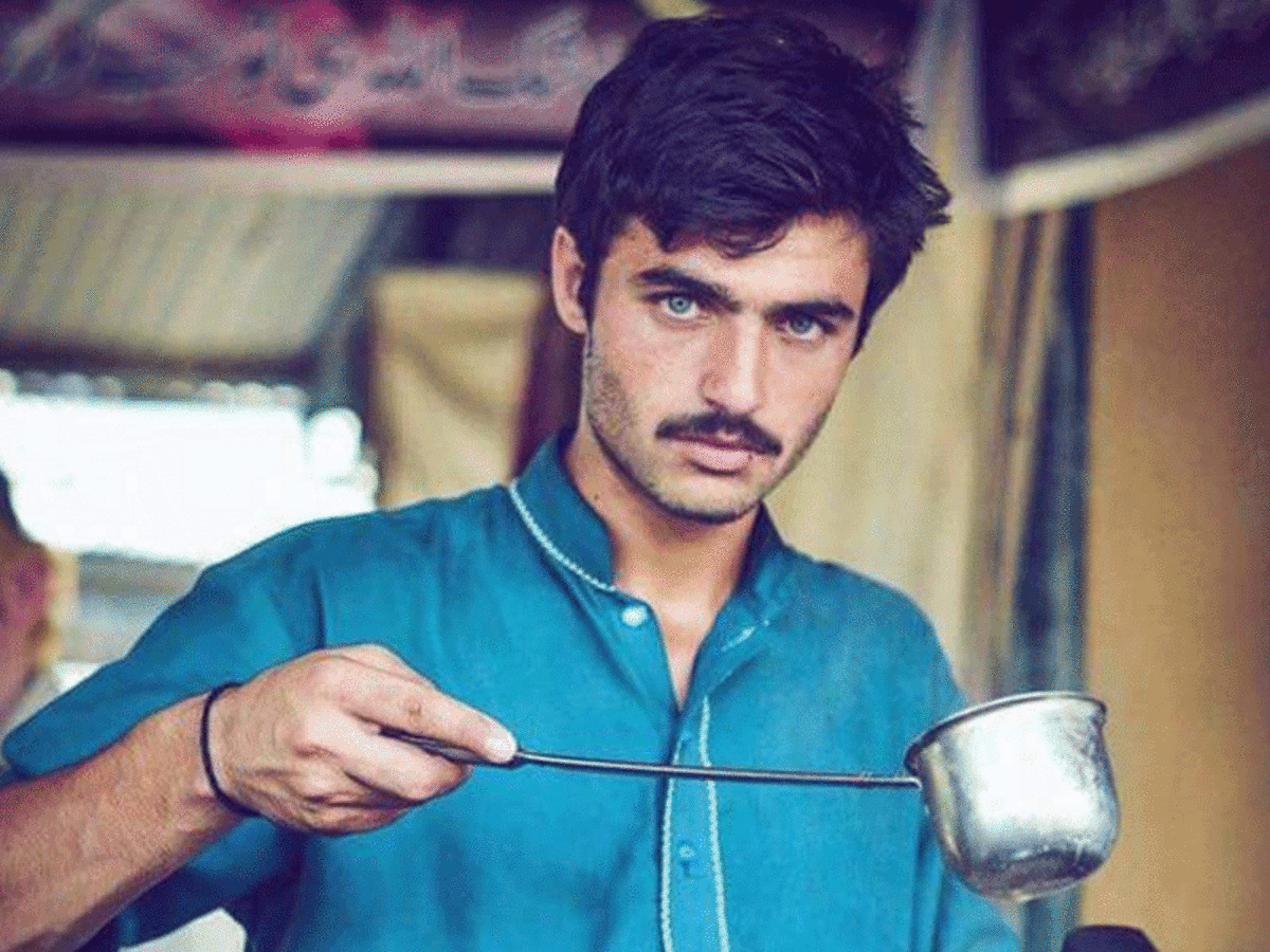 Chaiwala from Islamabad: This blue-eyed chaiwala is being called Pakistan's  'nuclear weapon' | World News - Times of India