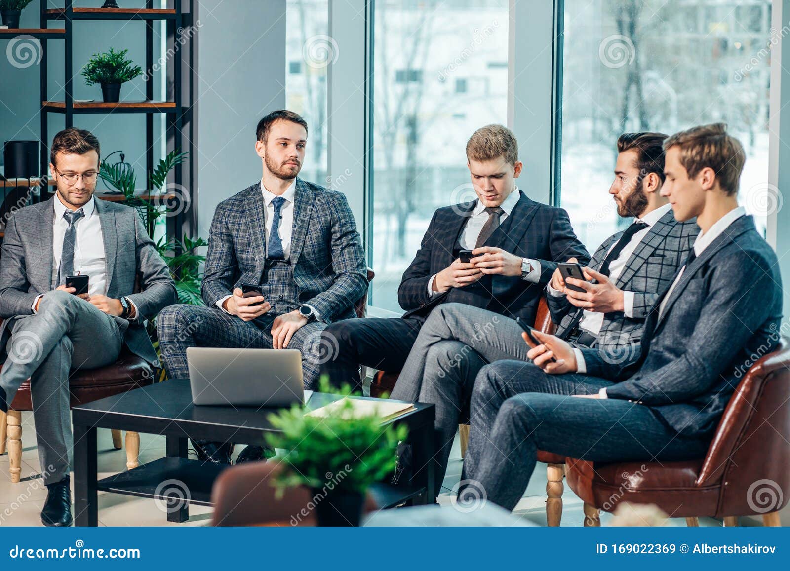 group-young-business-men-gathered-together-to-discuss-strategies-new-ideas-coworking-modern-executive-boardroom-everyone-169022369.jpg