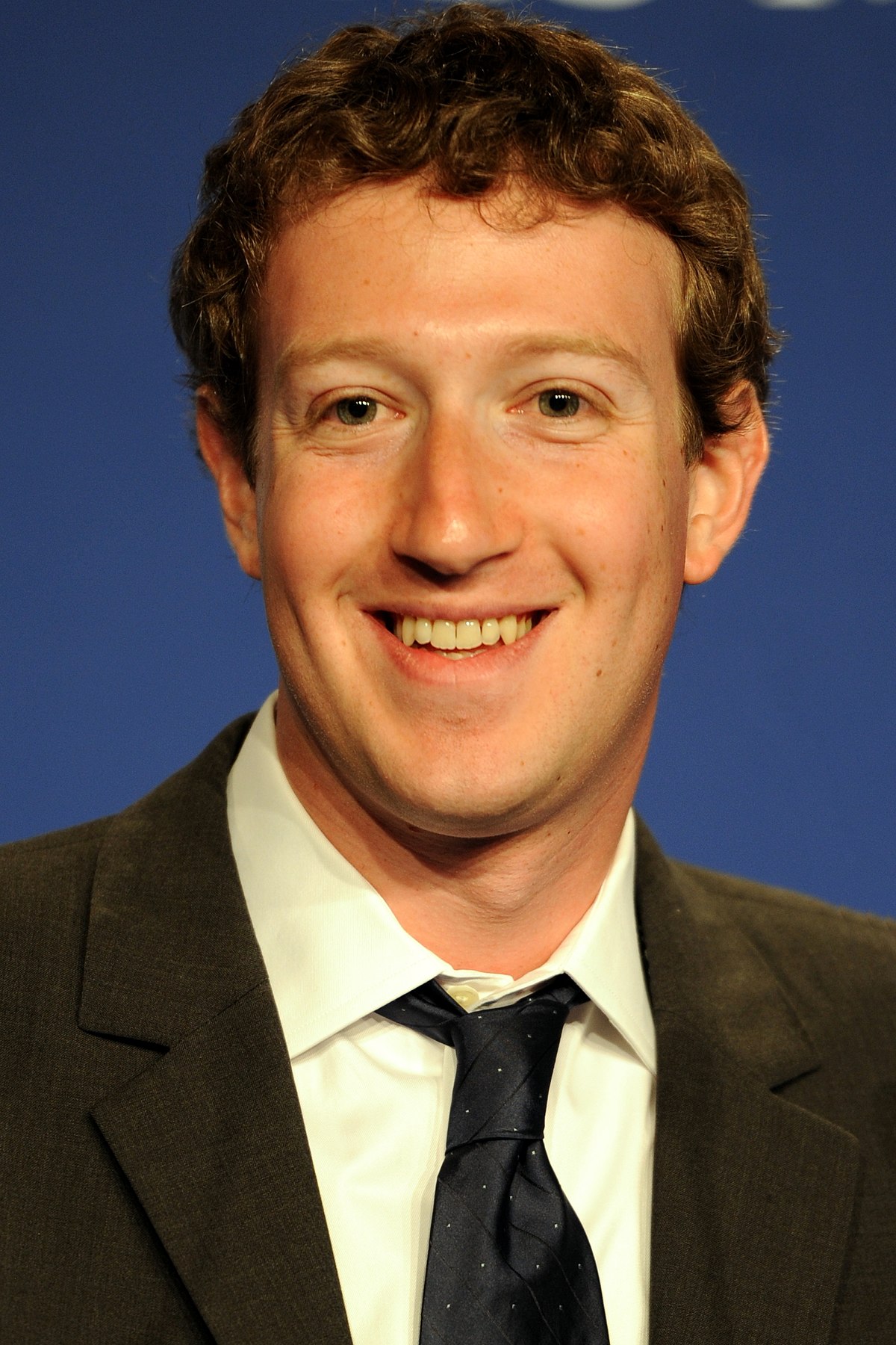 1200px-Mark_Zuckerberg_at_the_37th_G8_Summit_in_Deauville_018_v1.jpg