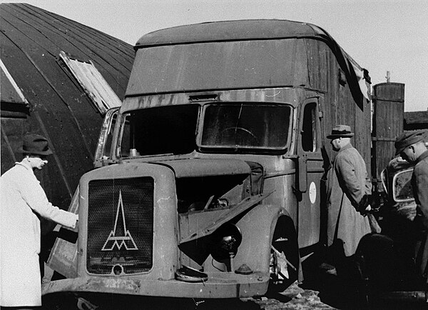 600px-Destroyed_Magirus-Deutz_furniture_transport_van_Kolno_Poland_1945.jpg