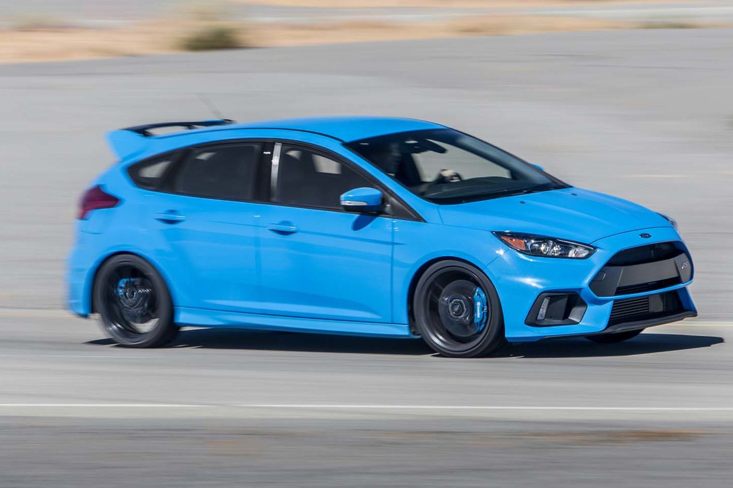 2016-Ford-Focus-RS-front-side-in-motion-e1479832436860.jpg