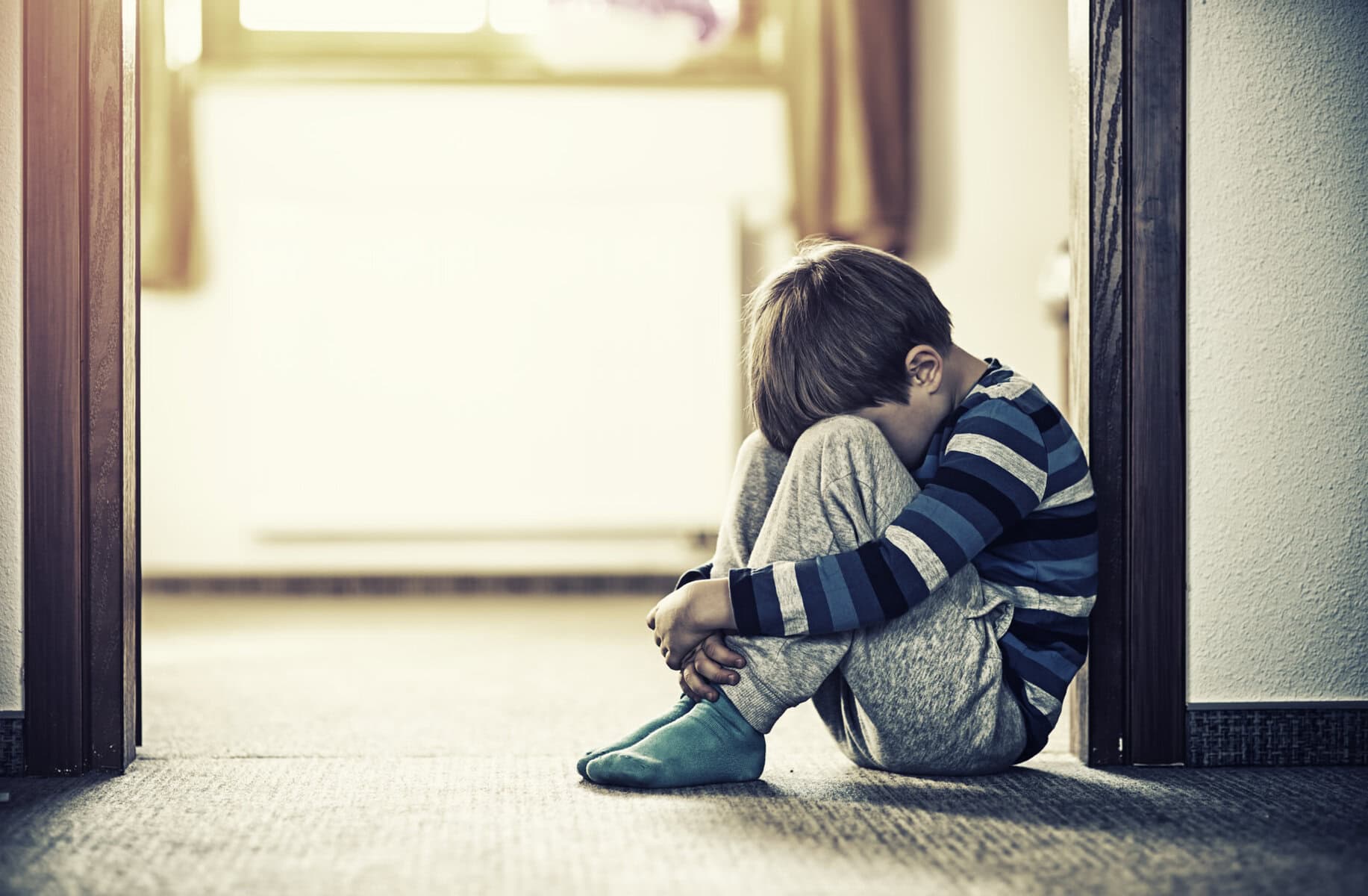 20170209depressed little boy sitting on | Stay at Home Mum.com.au 20170209depressed little boy sitting on | Stay at Home Mum.com.au