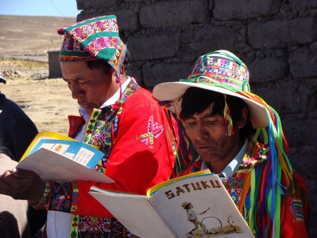 Quechua-People-reading-1024x768.jpg